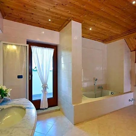 La Casa Della Guida Bed & Breakfast 3*